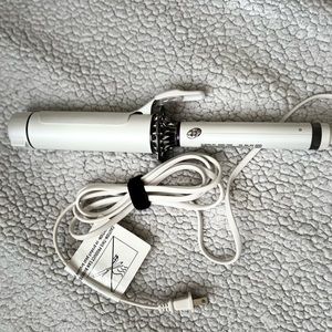 T3 Curling Iron 73590 Silver and White